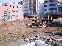 �H�������i